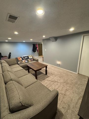 4222 Kris Line Drive, Waterloo, IA 50701