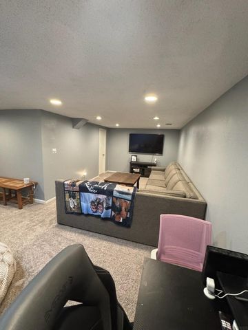 4222 Kris Line Drive, Waterloo, IA 50701