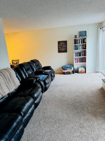 4222 Kris Line Drive, Waterloo, IA 50701