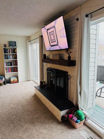 4222 Kris Line Drive, Waterloo, IA 50701