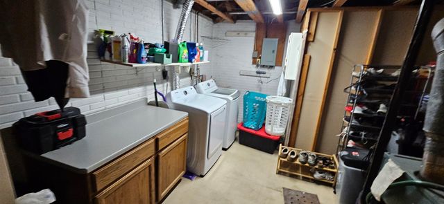 4222 Kris Line Drive, Waterloo, IA 50701
