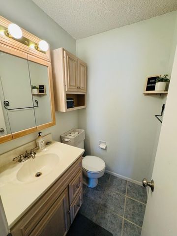 4222 Kris Line Drive, Waterloo, IA 50701