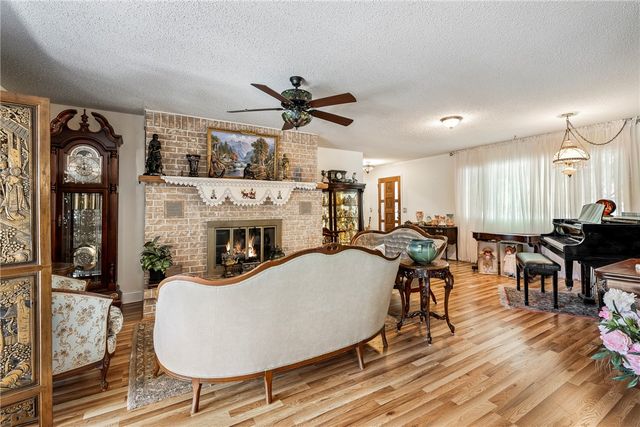 87 Rivercliff Road, Rogers, AR 72756