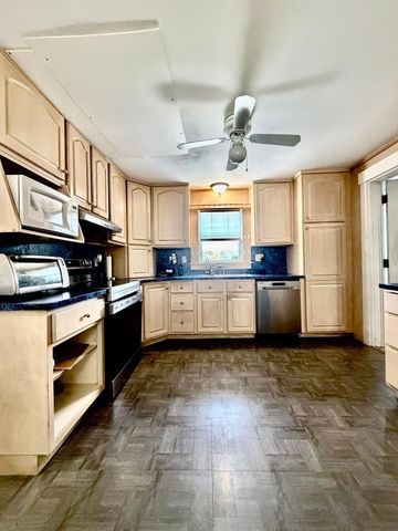 48 Leominster St, Westminster, MA 01473