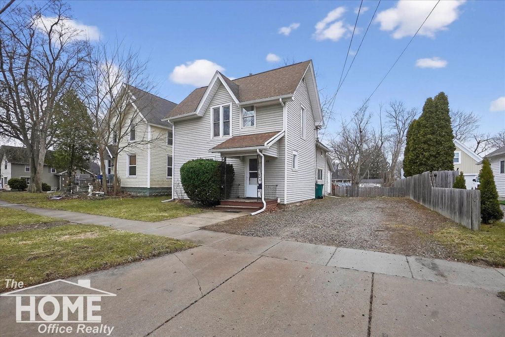 218 S Oak Street, Owosso, MI 48867