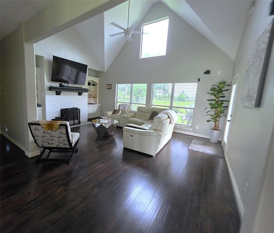 202 Lakeland Circle, Rosharon, TX 77583