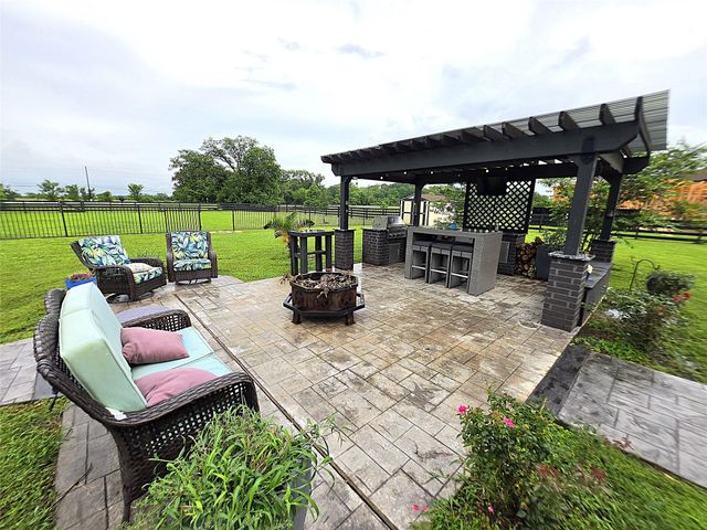 202 Lakeland Circle, Rosharon, TX 77583
