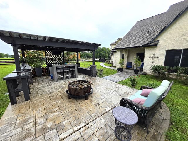 202 Lakeland Circle, Rosharon, TX 77583