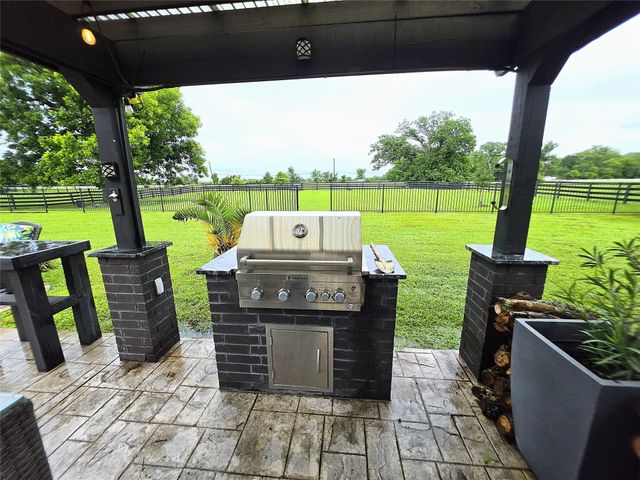 202 Lakeland Circle, Rosharon, TX 77583