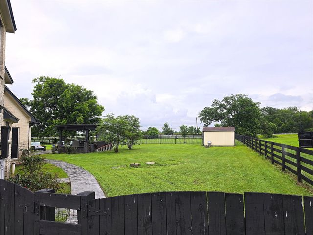202 Lakeland Circle, Rosharon, TX 77583