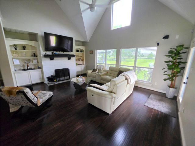 202 Lakeland Circle, Rosharon, TX 77583