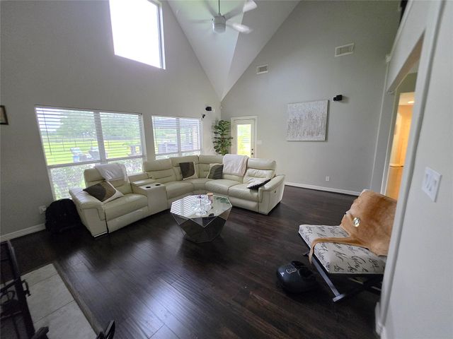 202 Lakeland Circle, Rosharon, TX 77583