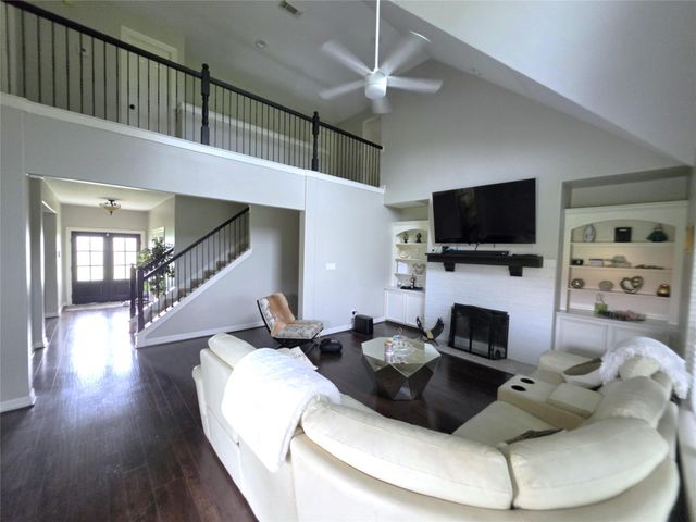 202 Lakeland Circle, Rosharon, TX 77583