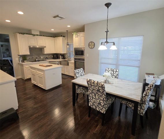 202 Lakeland Circle, Rosharon, TX 77583