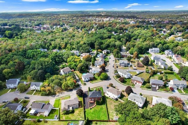 4 Gavin Cir, Stoneham, MA 02180