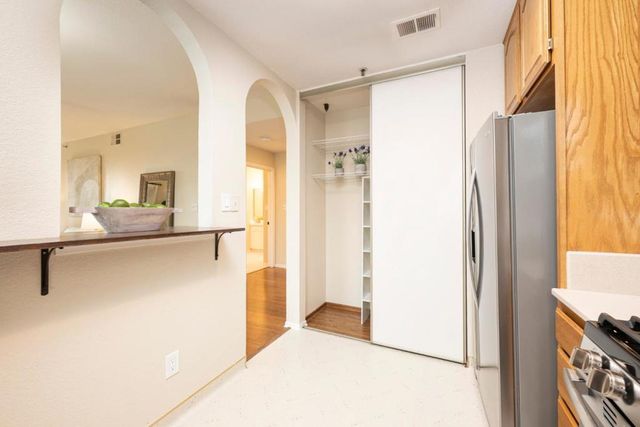 30 Lorton Avenue 302, Burlingame, CA 94010