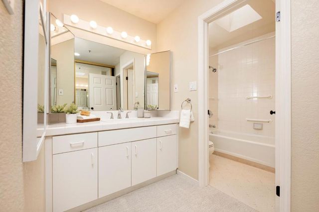 30 Lorton Avenue 302, Burlingame, CA 94010