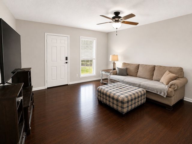 954 Winesap Rd, Clarksville, TN 37040