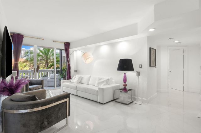 1000 E Island Boulevard 305, Aventura, FL 33160
