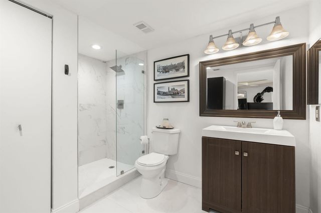 1000 E Island Boulevard 305, Aventura, FL 33160