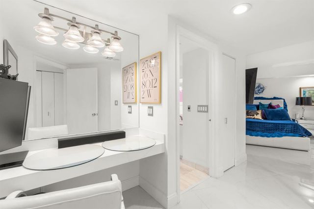 1000 E Island Boulevard 305, Aventura, FL 33160