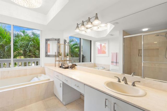 1000 E Island Boulevard 305, Aventura, FL 33160