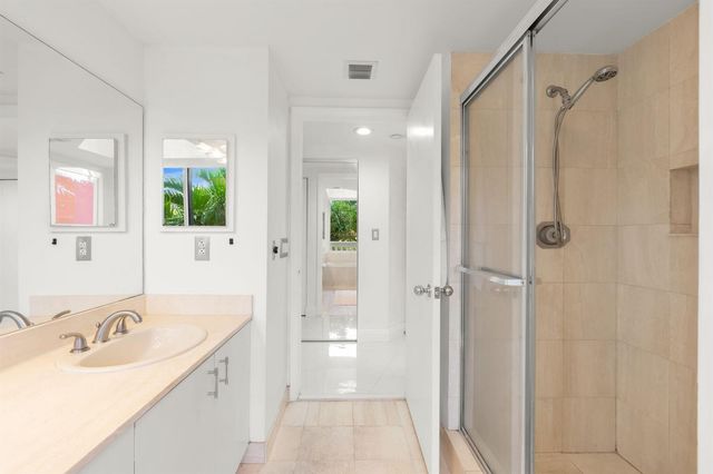 1000 E Island Boulevard 305, Aventura, FL 33160