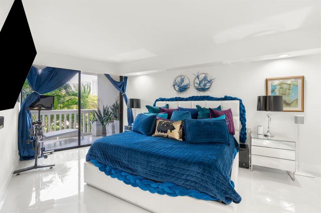 1000 E Island Boulevard 305, Aventura, FL 33160