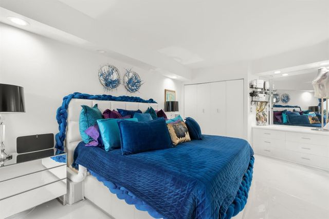 1000 E Island Boulevard 305, Aventura, FL 33160