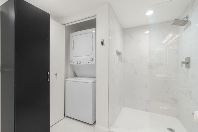 1000 E Island Boulevard 305, Aventura, FL 33160