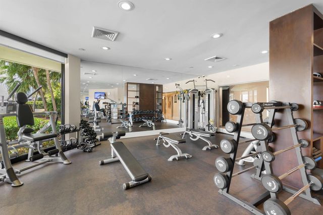 1000 E Island Boulevard 305, Aventura, FL 33160