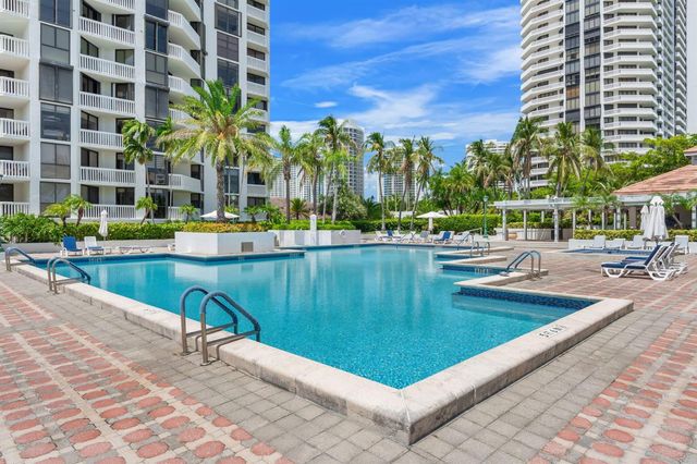 1000 E Island Boulevard 305, Aventura, FL 33160