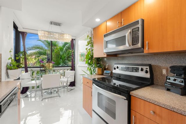 1000 E Island Boulevard 305, Aventura, FL 33160