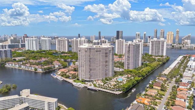 1000 E Island Boulevard 305, Aventura, FL 33160