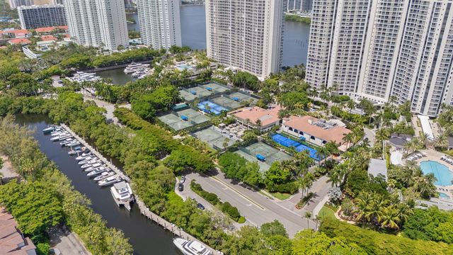 1000 E Island Boulevard 305, Aventura, FL 33160