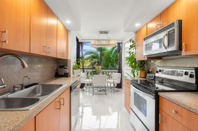 1000 E Island Boulevard 305, Aventura, FL 33160