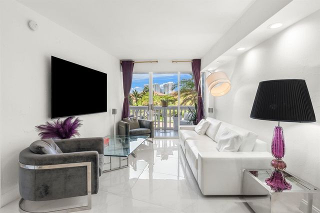 1000 E Island Boulevard 305, Aventura, FL 33160