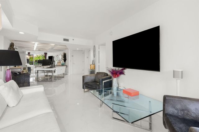 1000 E Island Boulevard 305, Aventura, FL 33160