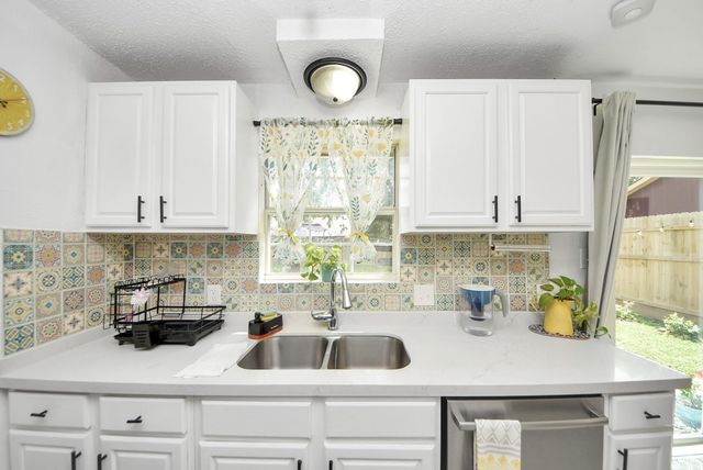 6903 La Violetta Drive, Houston, TX 77083