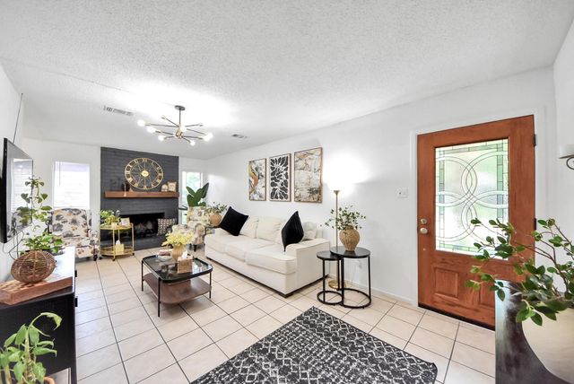 6903 La Violetta Drive, Houston, TX 77083