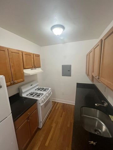 10 Yeamans St 19, Revere, MA 02151