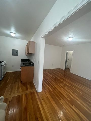 10 Yeamans St 19, Revere, MA 02151
