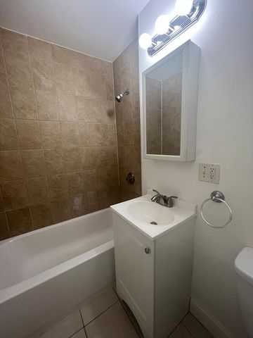 10 Yeamans St 19, Revere, MA 02151
