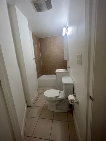 10 Yeamans St 19, Revere, MA 02151