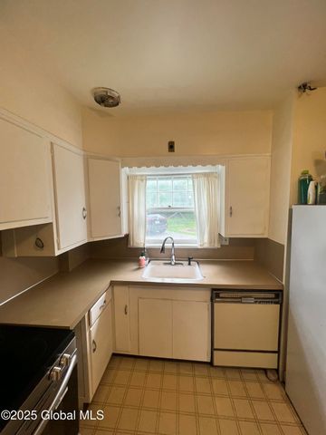 194 S Main Avenue, Albany, NY 12208