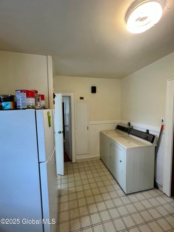 194 S Main Avenue, Albany, NY 12208
