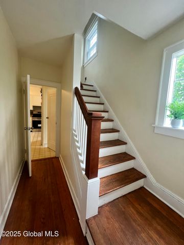 194 S Main Avenue, Albany, NY 12208