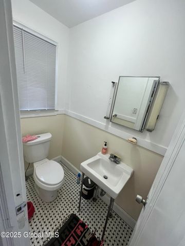194 S Main Avenue, Albany, NY 12208