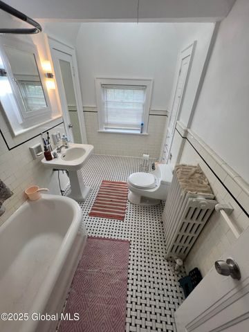194 S Main Avenue, Albany, NY 12208