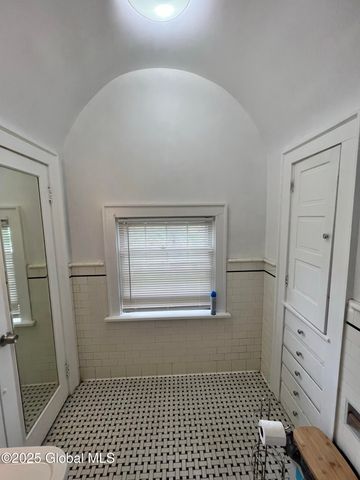 194 S Main Avenue, Albany, NY 12208